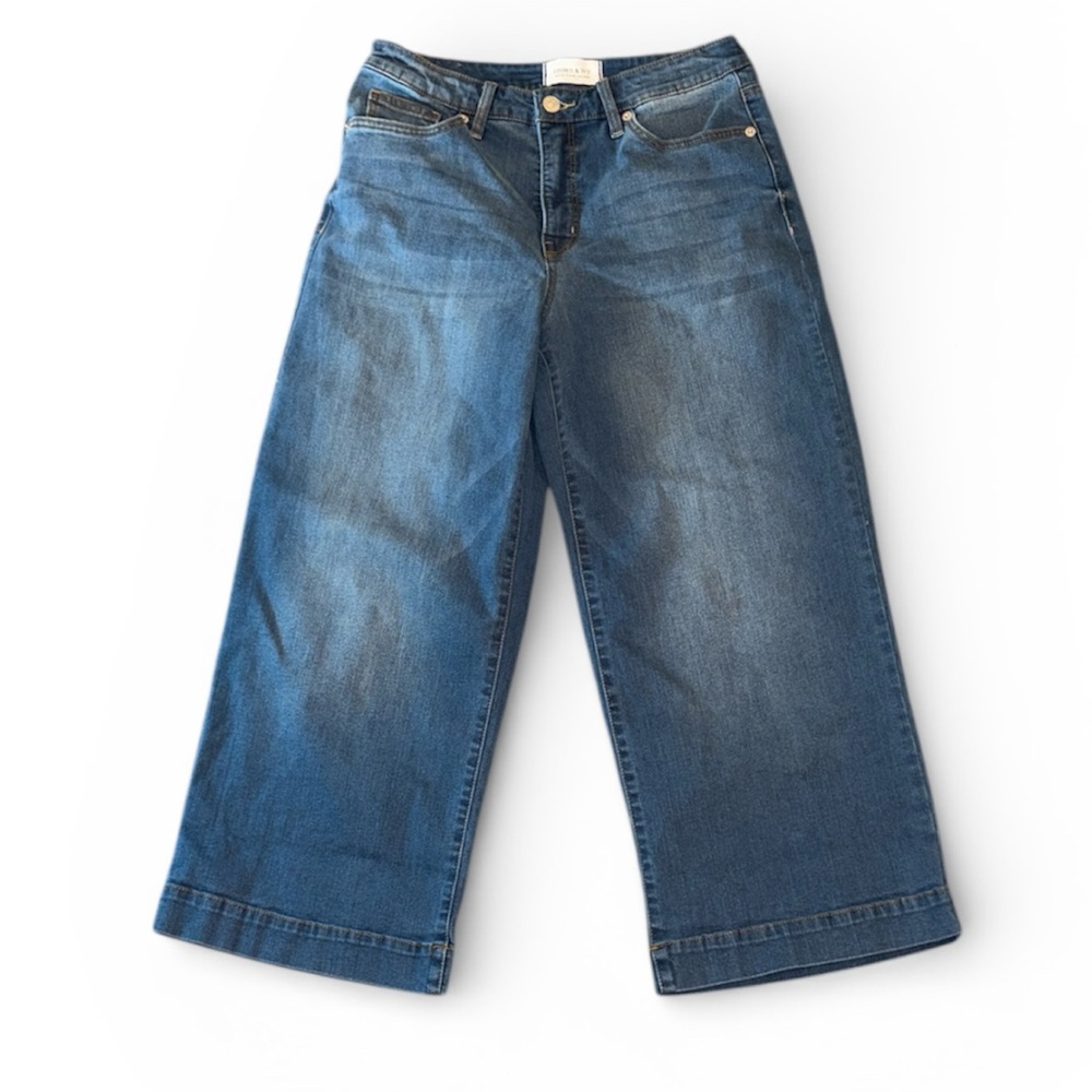 Crown and Ivy wide leg cropped denim jeans